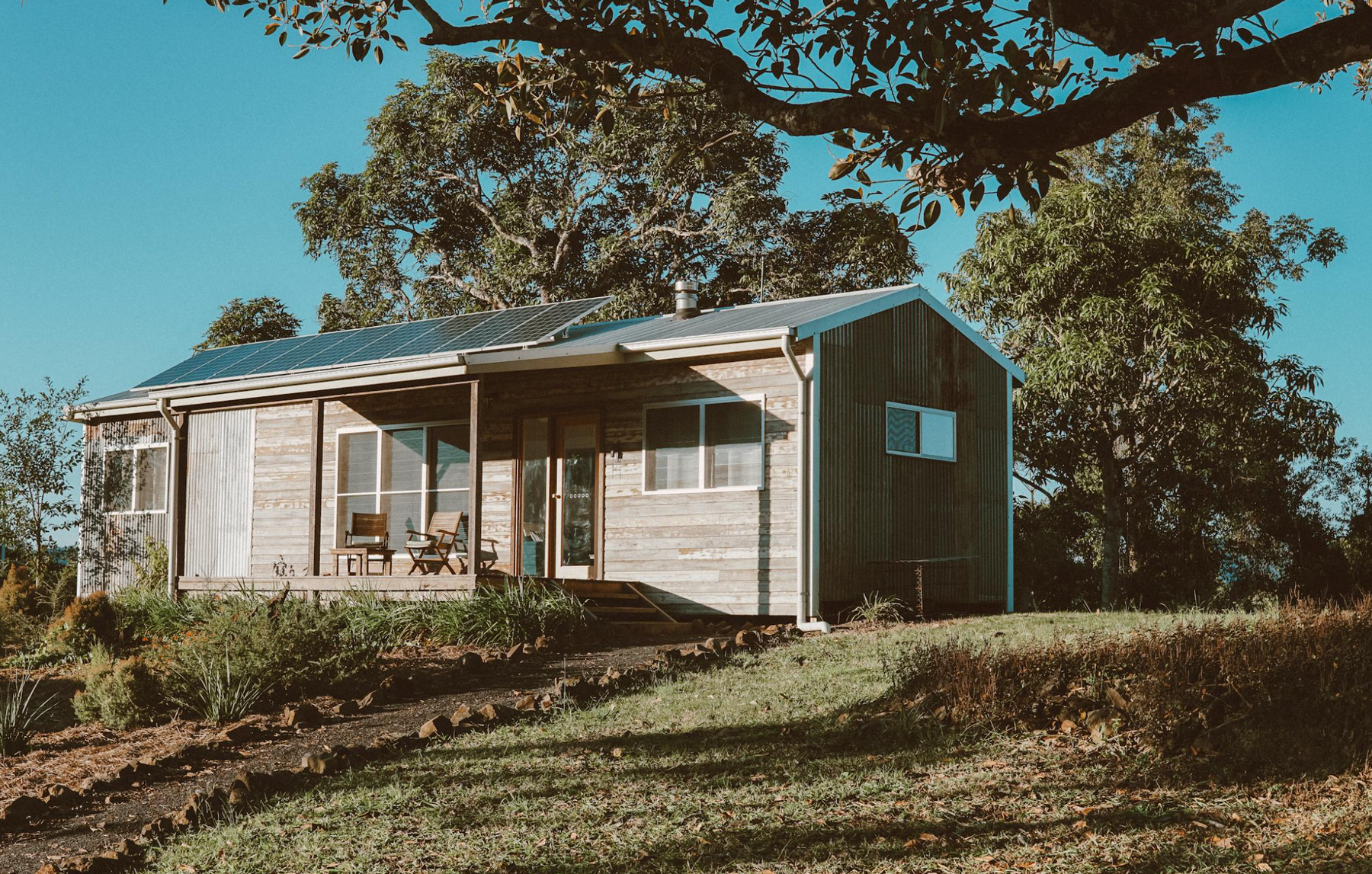 Integrating a Solar Generator to Power Your Tiny House: A Path to Energy Independence with Solar Power, Solar Panels and a Portable Solar Generator