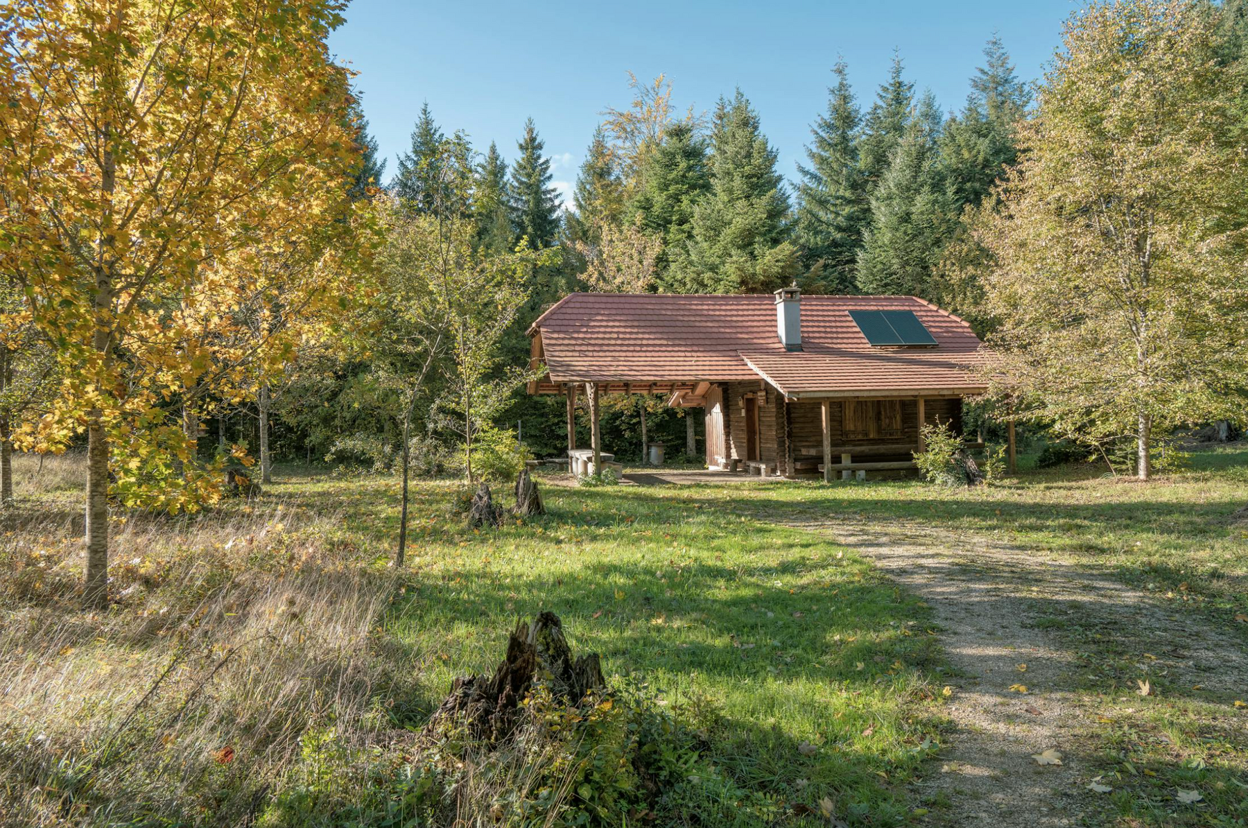 How to Power Your Tiny House with a Solar Generator and Solar Power: A Complete Guide for Homeowners Seeking Off-Grid Solar Energy Independence